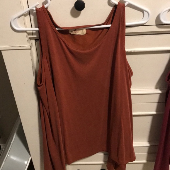 HOLLISTER cold shoulder tops - Picture 5 of 8